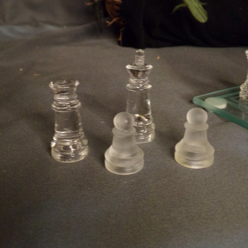 Beautiful Mini Glass Chess Set - Picture 5 of 5
